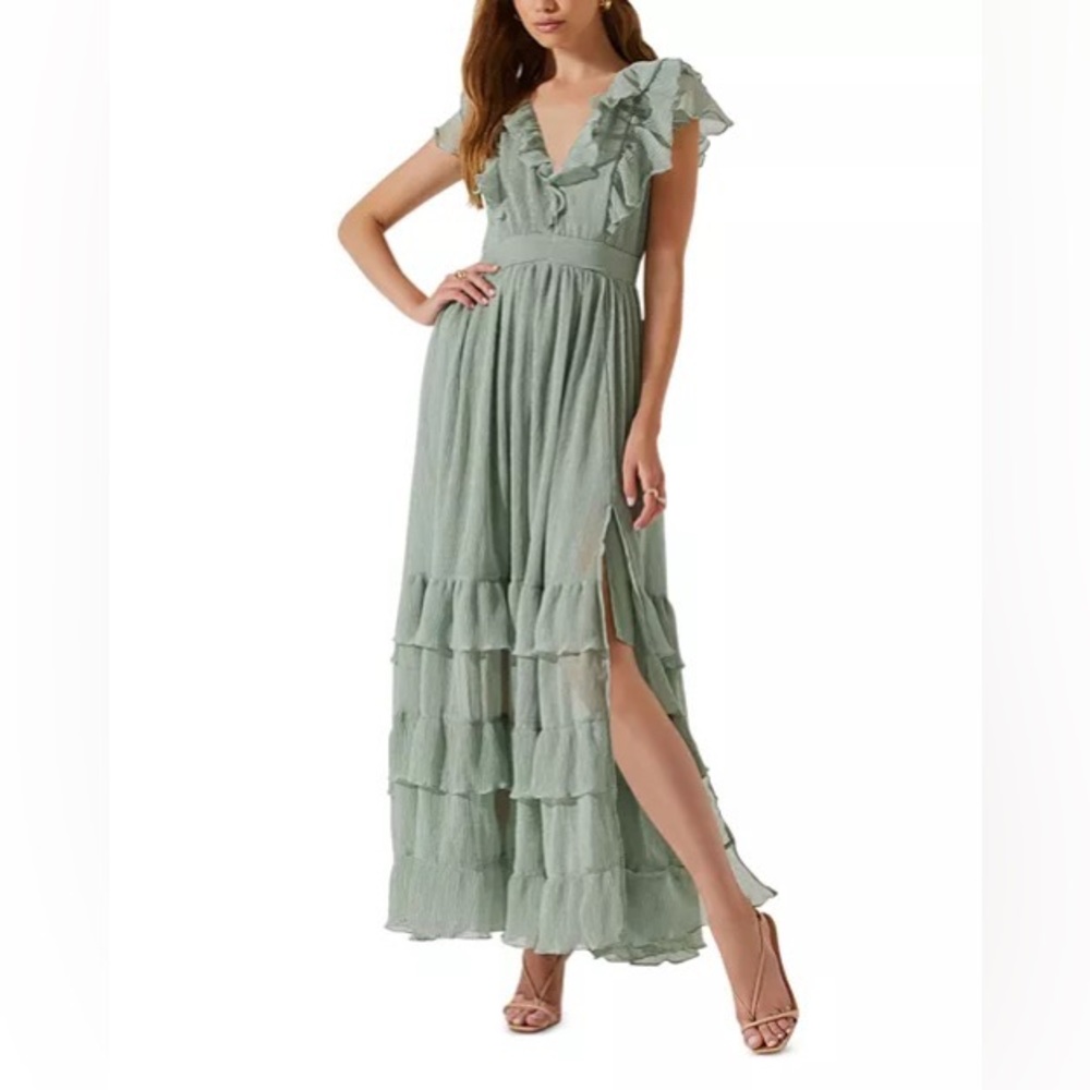 NWOT ASTR The Label Tiara Dress in Sage Green size Large